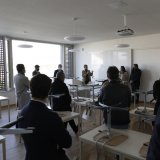 Un cours de langue accéléré pour frontaliers allophones devrait bientôt devenir réalité en Valais (image d'illustration))